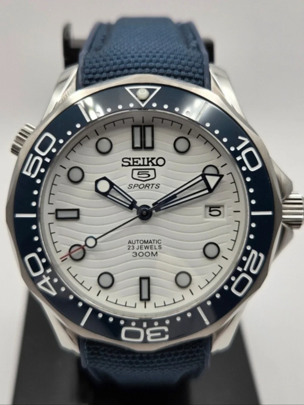 Custom MOD. NH35 movement. Men's Navy Blue and White Sports Dive Watch